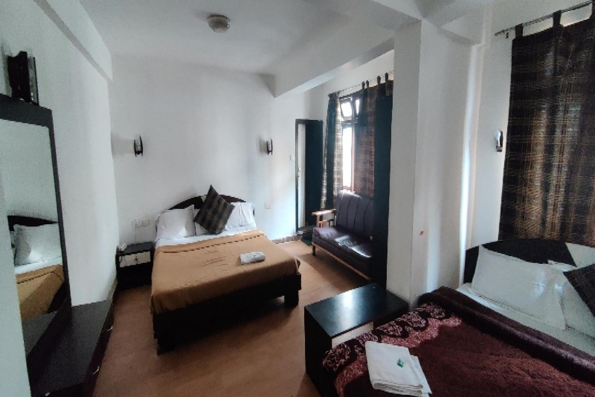 Capital O 8272 Hotel Pratigya Residency กังต็อก ภายนอก รูปภาพ