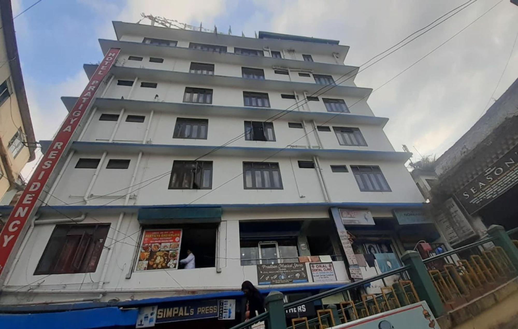 Capital O 8272 Hotel Pratigya Residency กังต็อก ภายนอก รูปภาพ